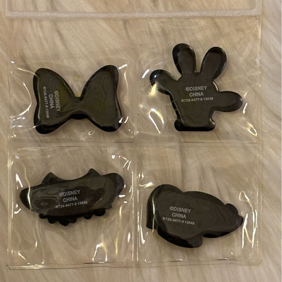 Disney Minnie Accessory Magnets Set - Picture 2 of 2